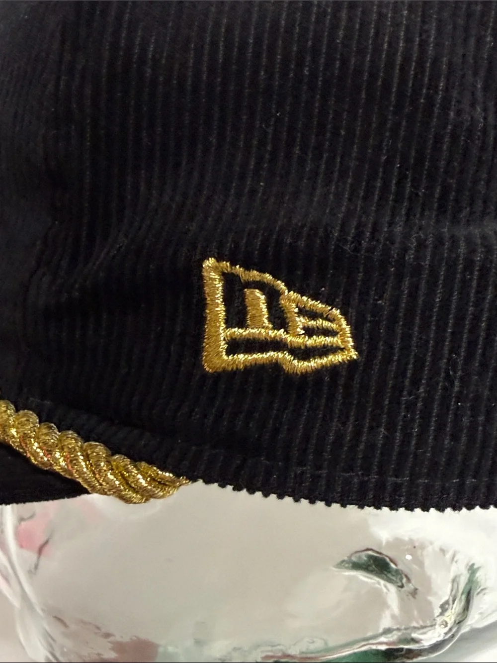 Chicago Cubs New Era Corduroy Filigree Golfer Snapback in Black with Gold
